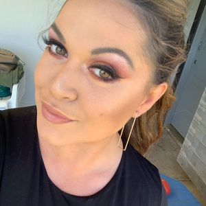 Meet your Posher, Litsa